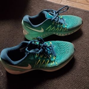 Nike zoom odyssey 2 size 8